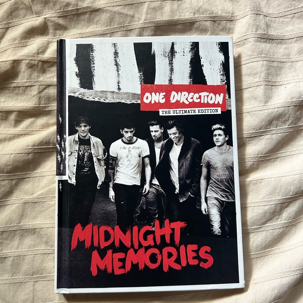 One Direction 1D Midnight Memories The Ultimate Edition CD + Book